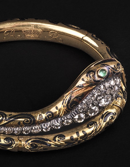 Fine Jewellery, Silver, Antiques & Historic Textiles