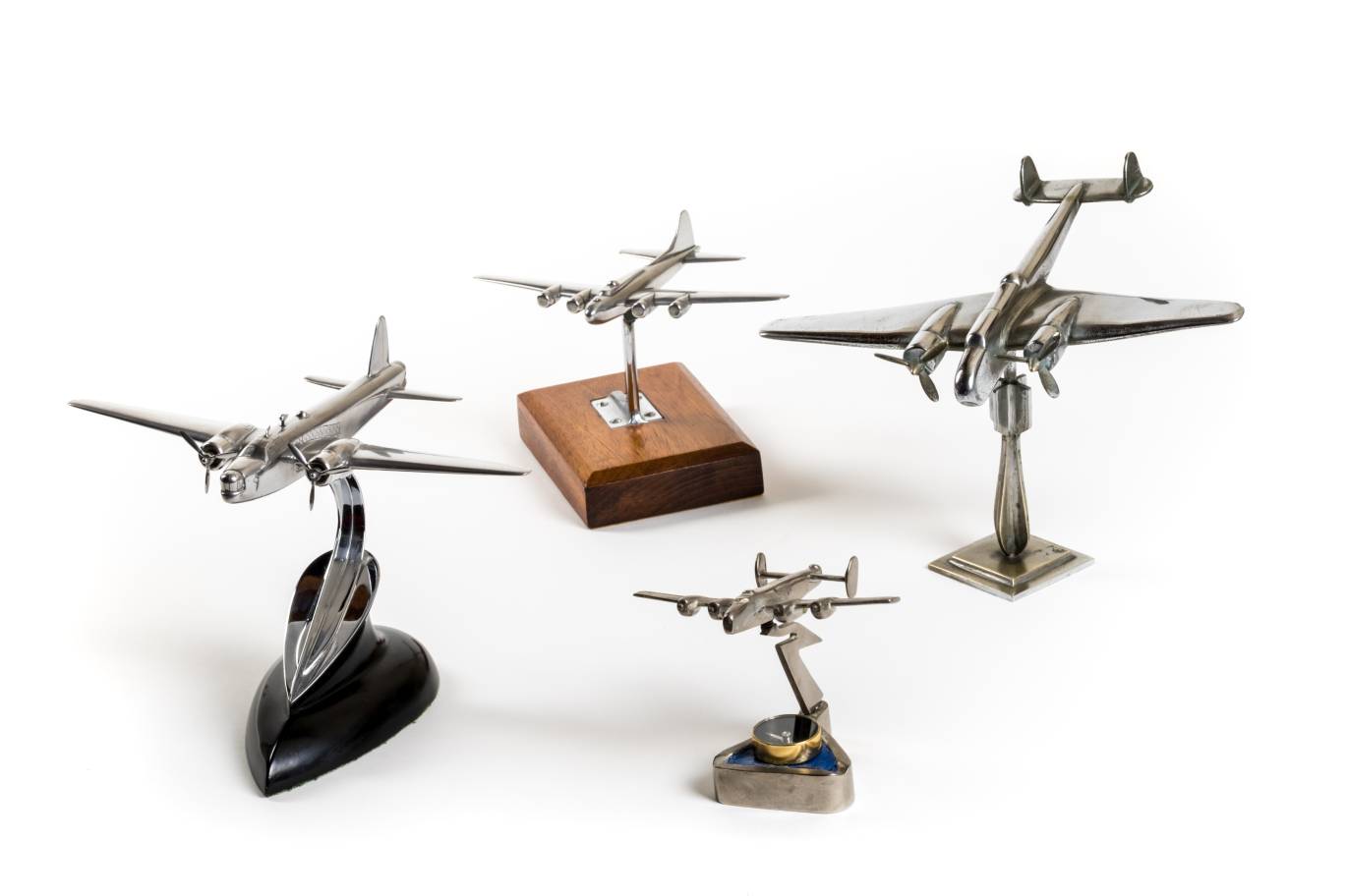 Lot 611 - Desktop models.