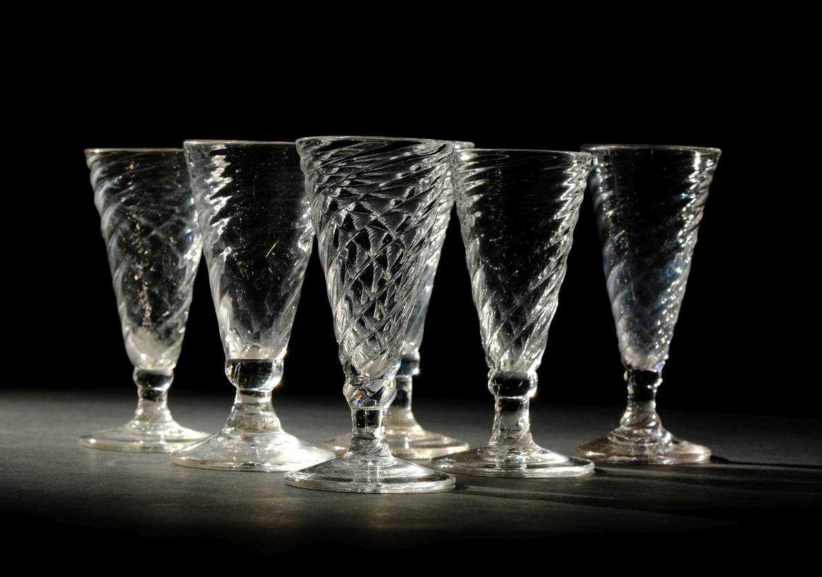 Lot 40 - Glasses.