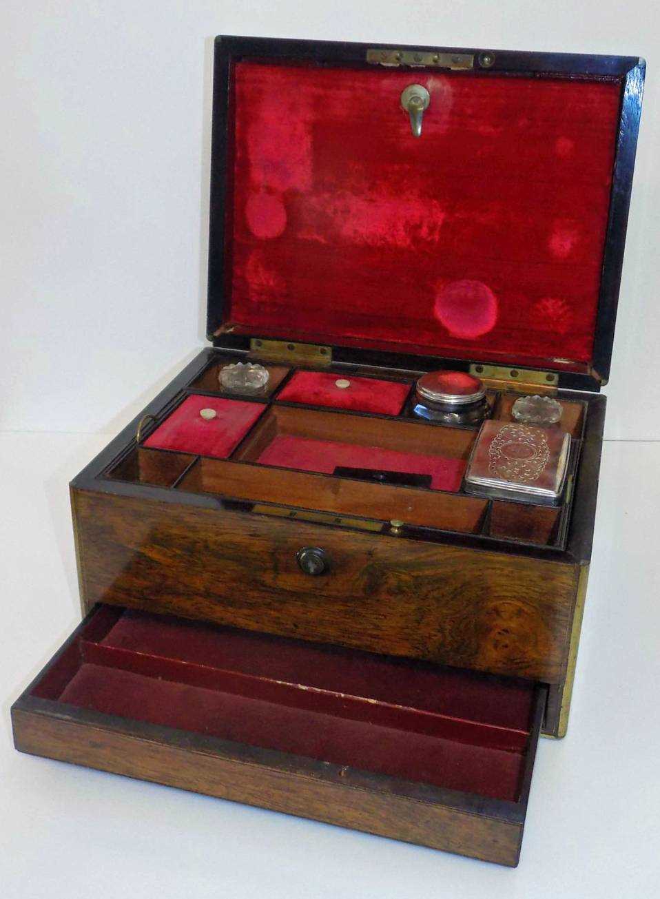 Lot 98 - Vanity box.