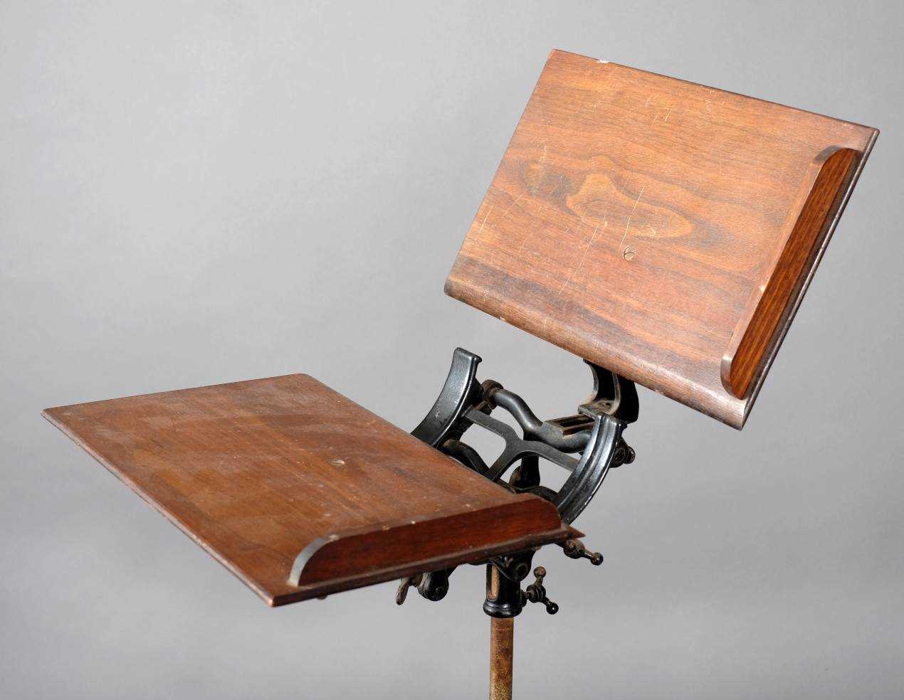 Lot 287 - Book stand.