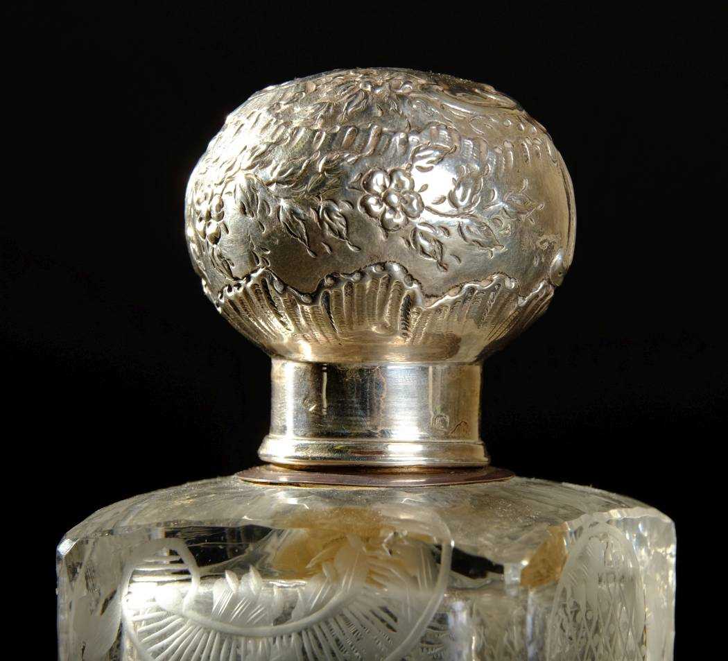 Lot 61 - Scent bottle.