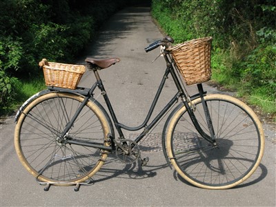 Lot 532 - A Lady's 'Swan Neck' framed bicycle