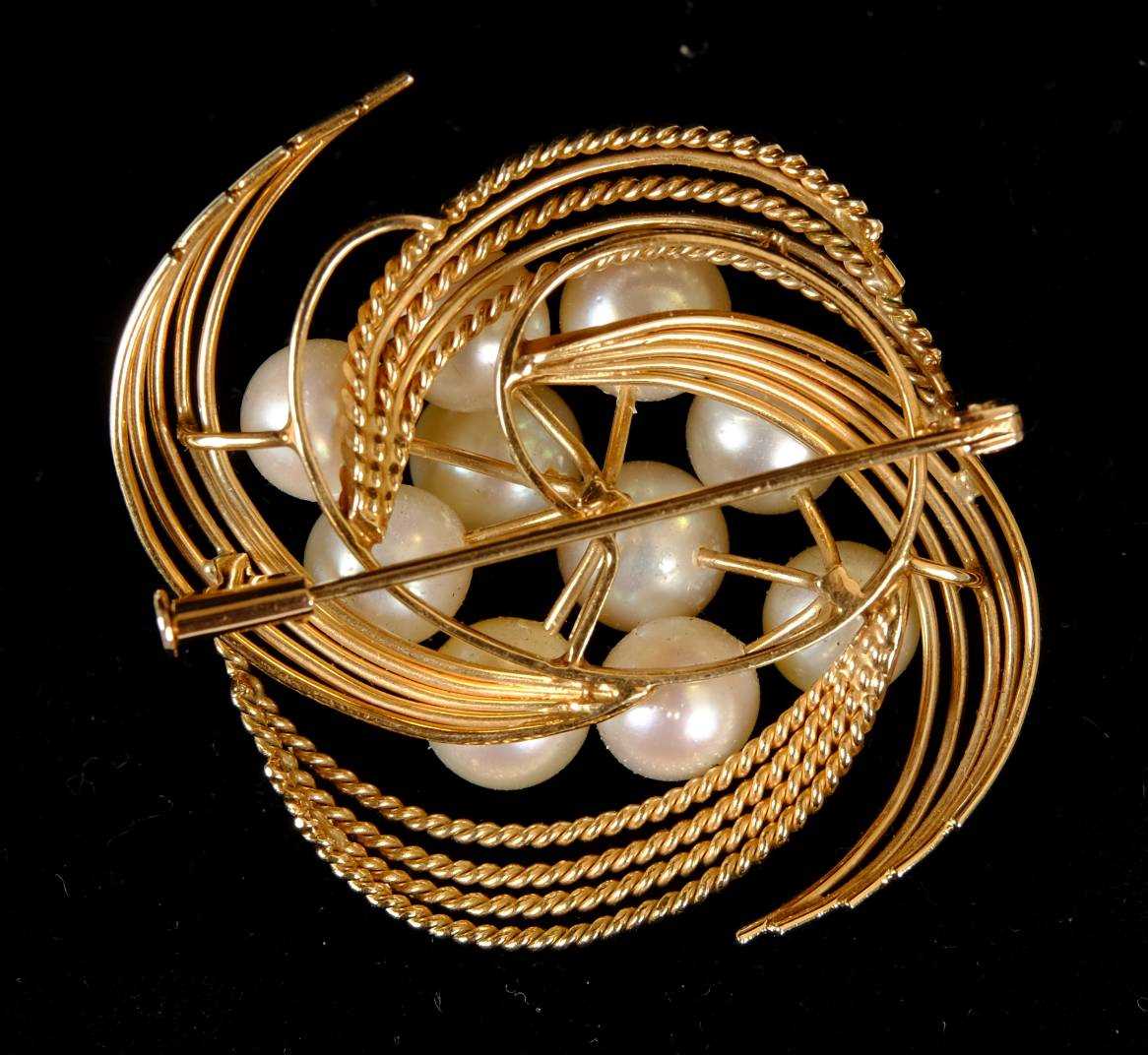 Lot 50 - Brooch.