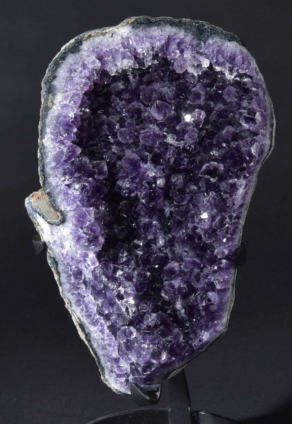 Lot 105 - A beautiful amethyst specimen