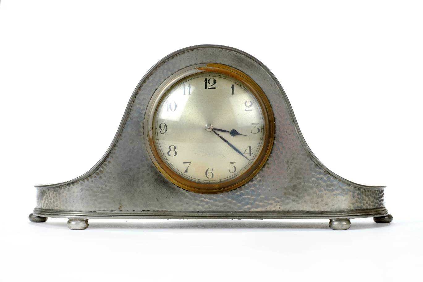 Lot 18 - Clock.
