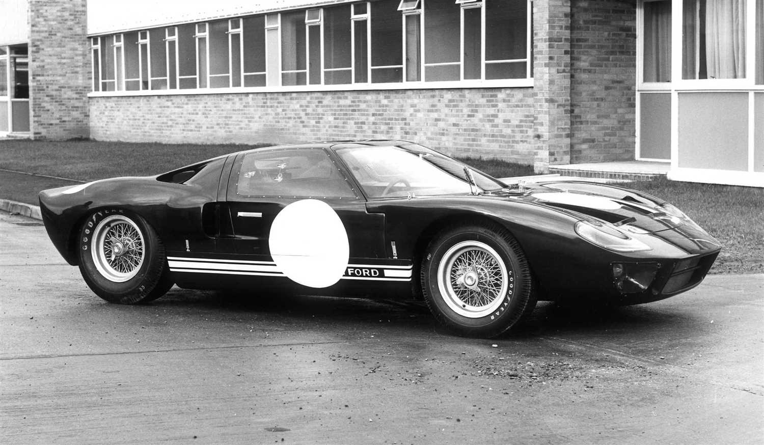 Lot 334 - FORD.