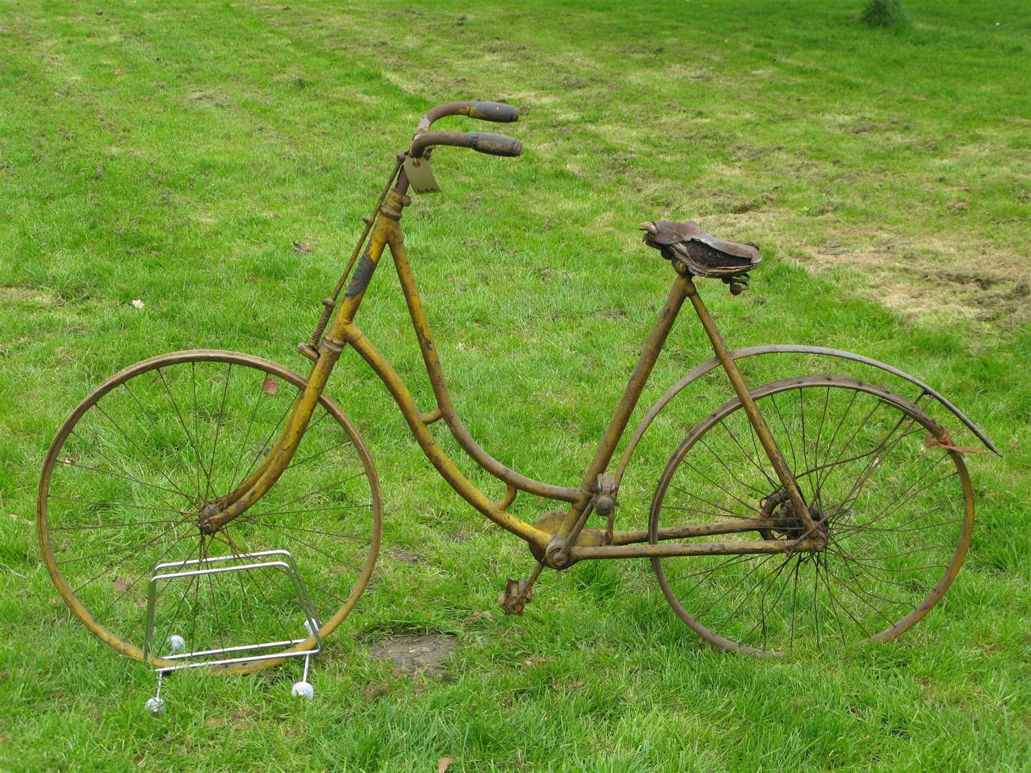 Lot 466 - A c1905 Columbia Model 5 Shaft Drive Lady's Bicycle.