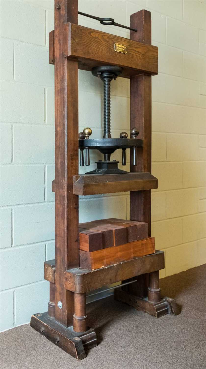 Lot 453 - Standing Press.