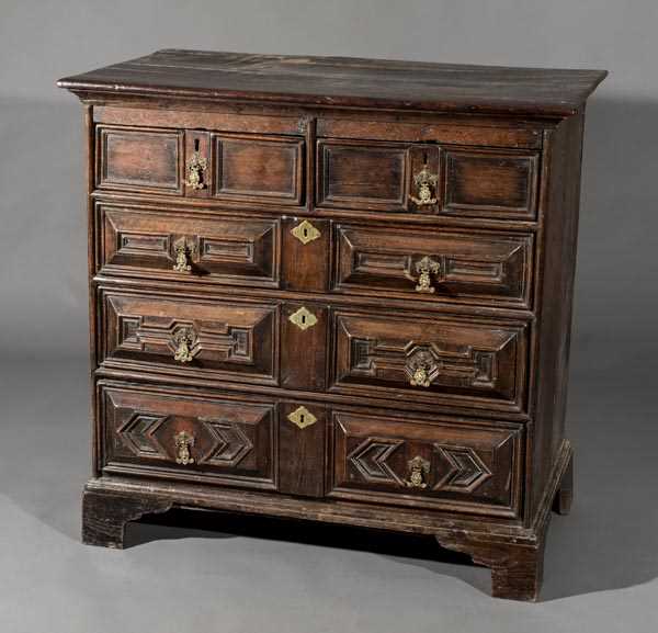 Lot 195 - Chest.