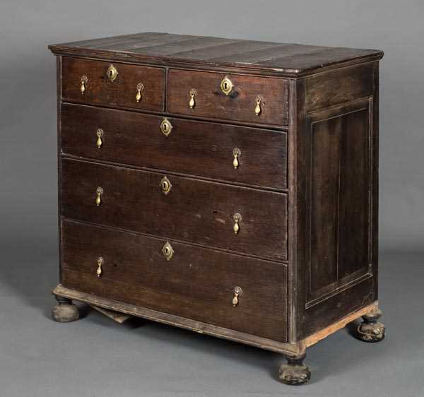 Lot 196 - Chest.