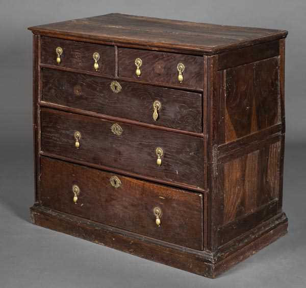 Lot 197 - Chest.