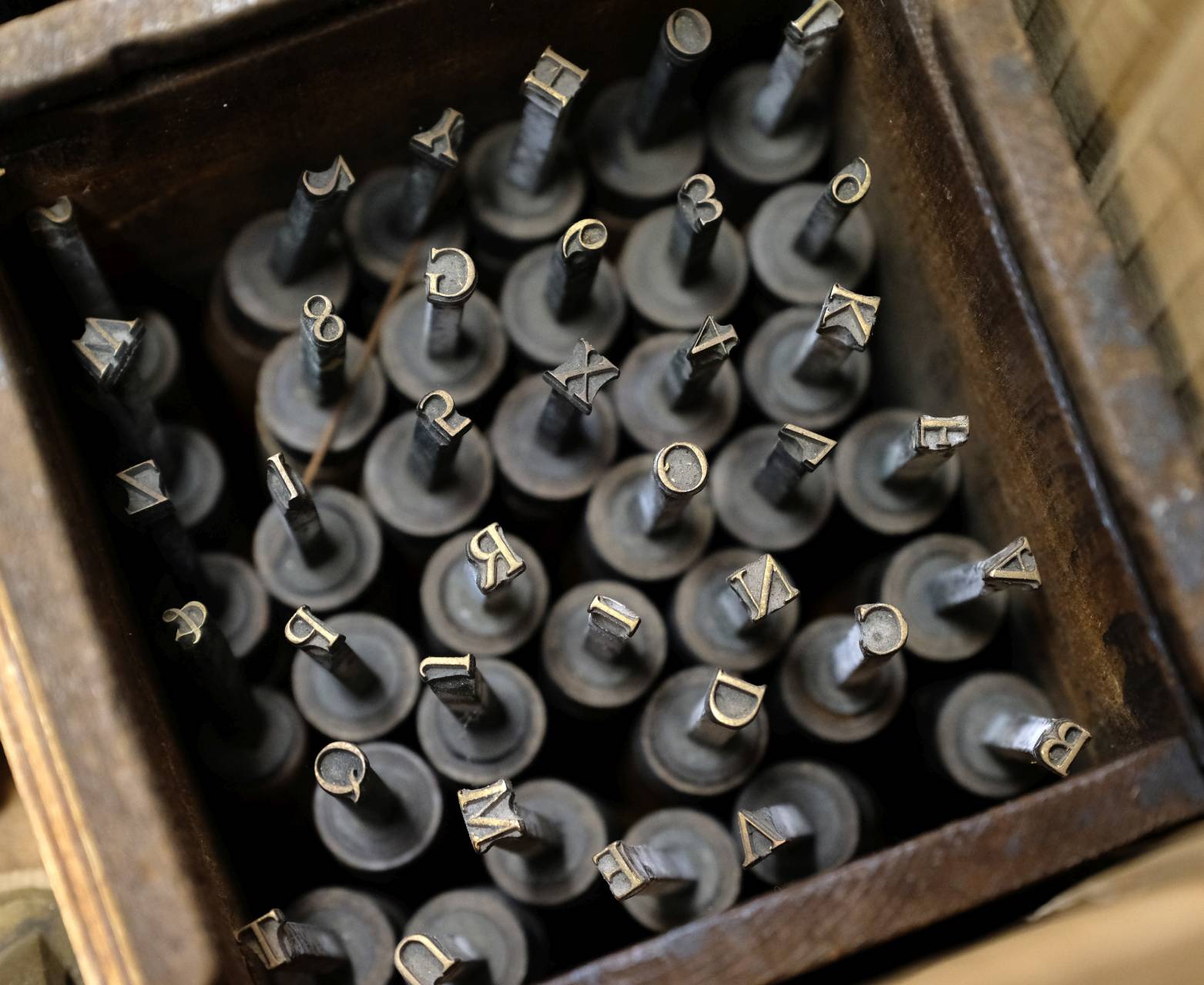 Lot 486 Handle letters.