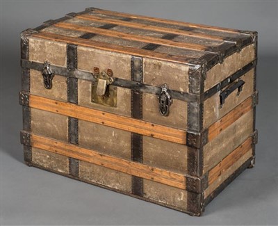 Lot 222 - Travelling Trunk.