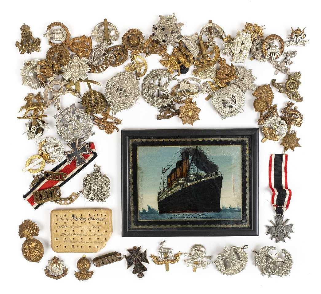 Lot 912 - Militaria.