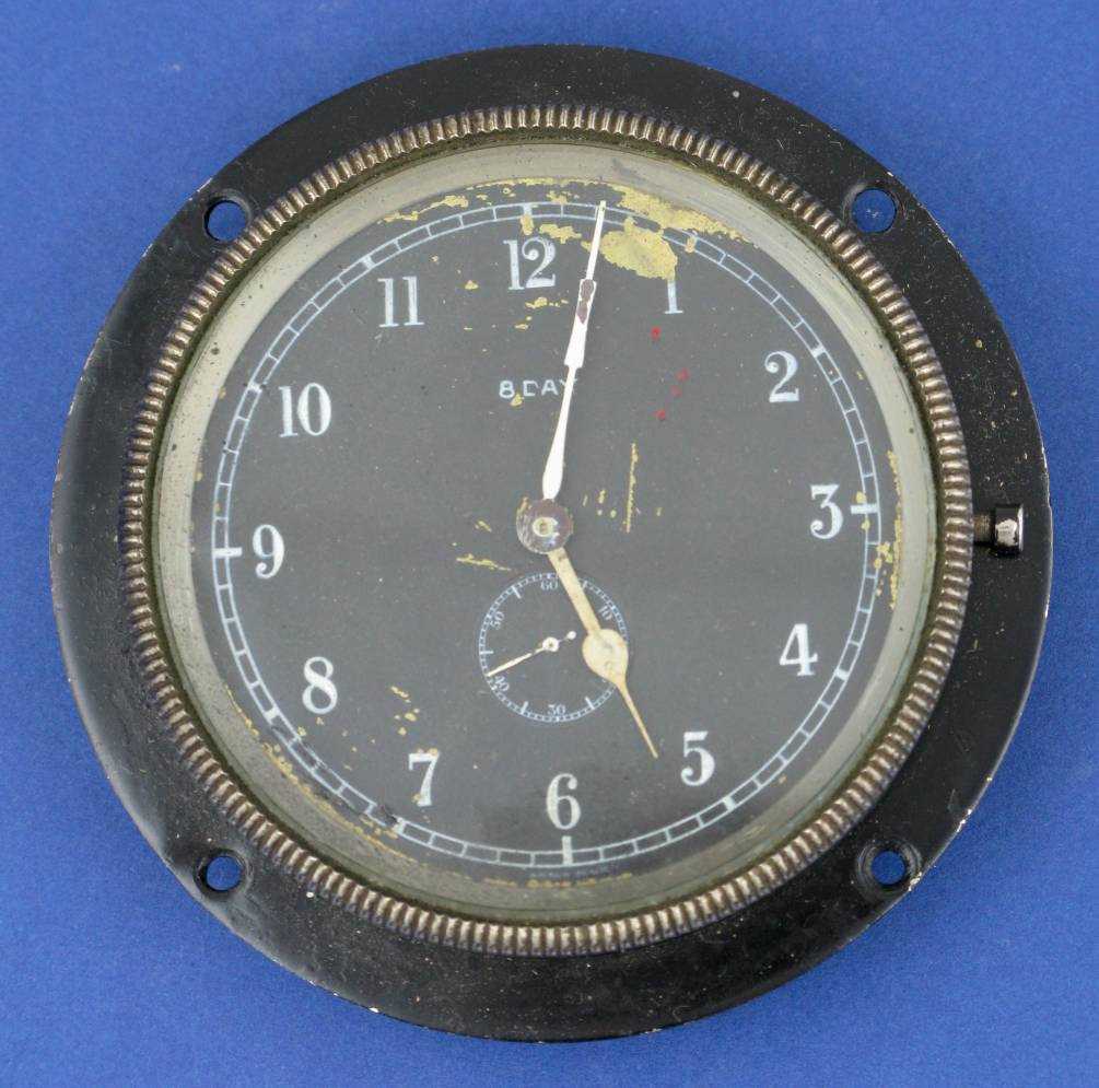 Lot 70 - Dashboard Clock.