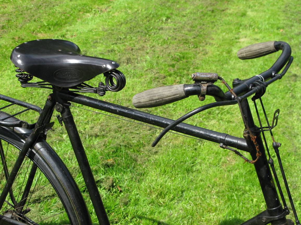 Lot 419 - 1915 Raleigh Gentleman's Bicycle.