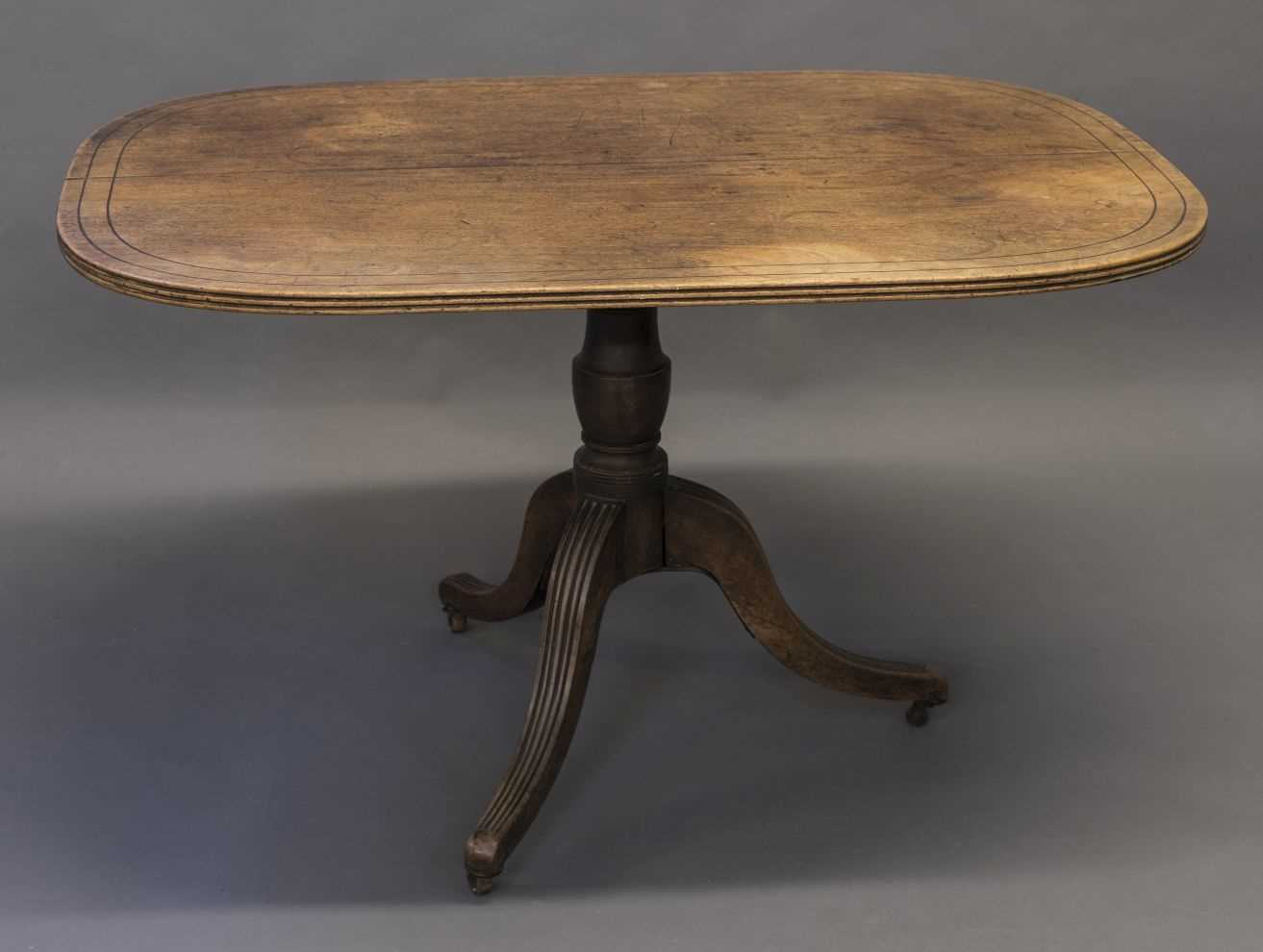 Lot 267 - Table.