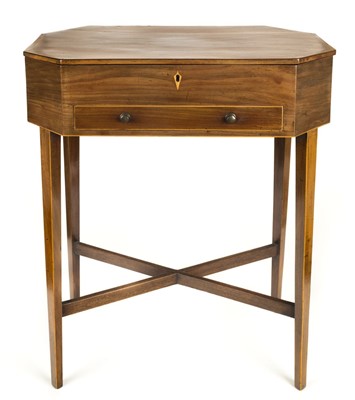 Lot 269 - Table.