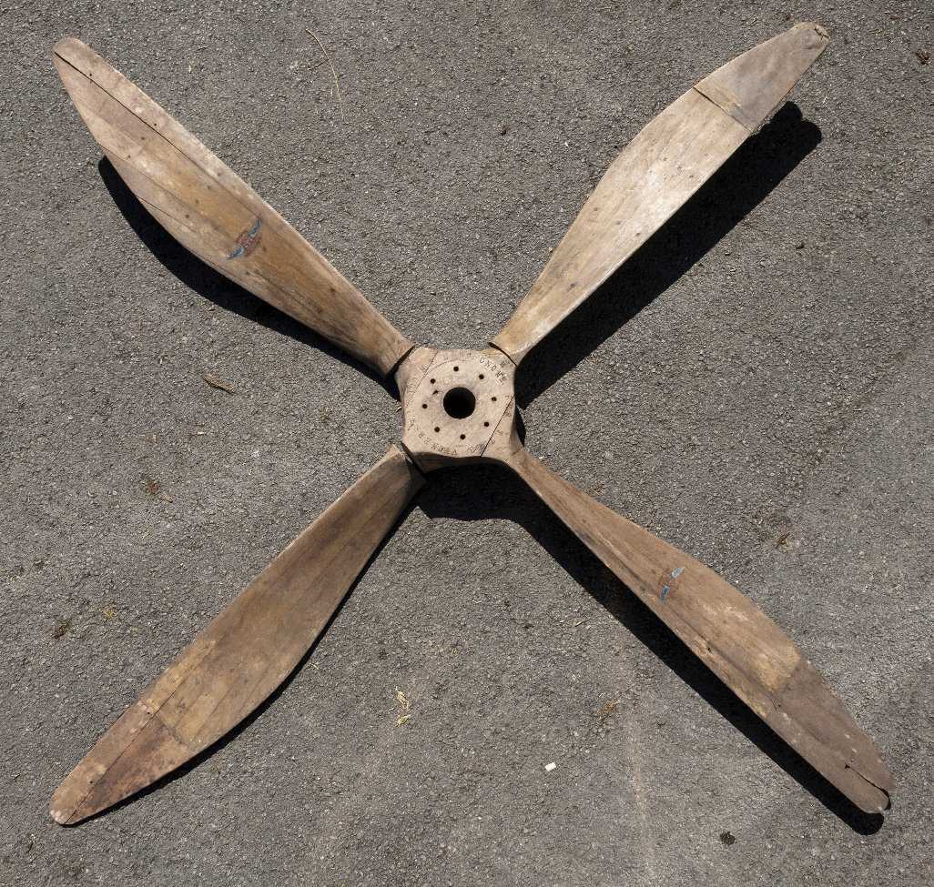 Lot 827 - Propeller.