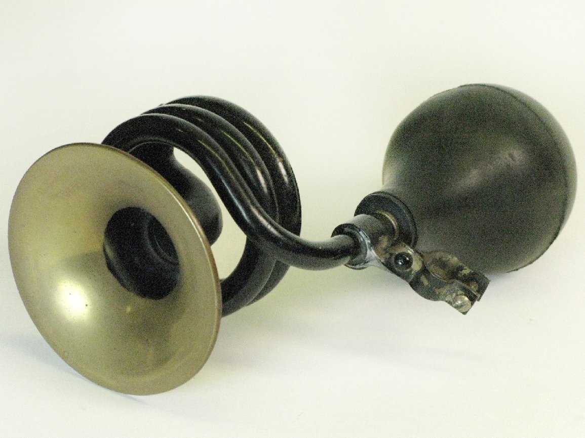 Lot 436 Bulb Horn.