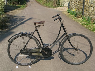 Lot 507 - A Singer & Co Lady's Loop-Frame Bicycle