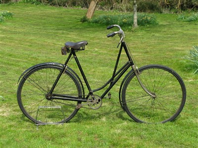 Lot 539 - A Royal Enfield Cycle Co., Lady's Cross-Frame Bicycle.