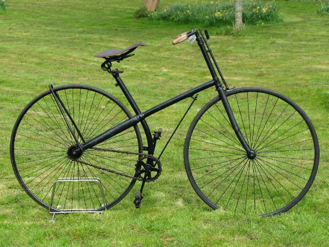 Lot 543 - A Cross-Frame Safety Bicycle.