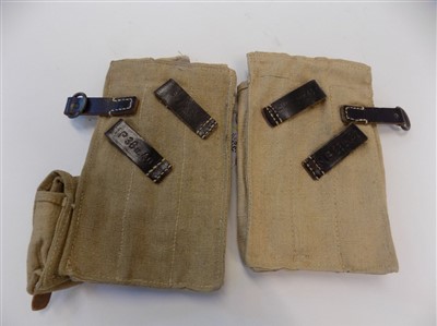 Lot 856 - Pouches.