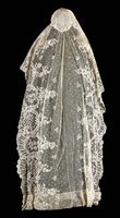 Lot 317 - Lace veil.