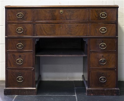 Lot 265 - Secretaire.