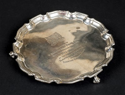 Lot 98 - Salver.