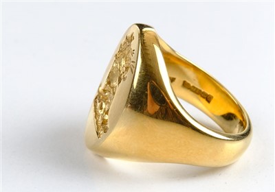 Lot 161 - Ring.