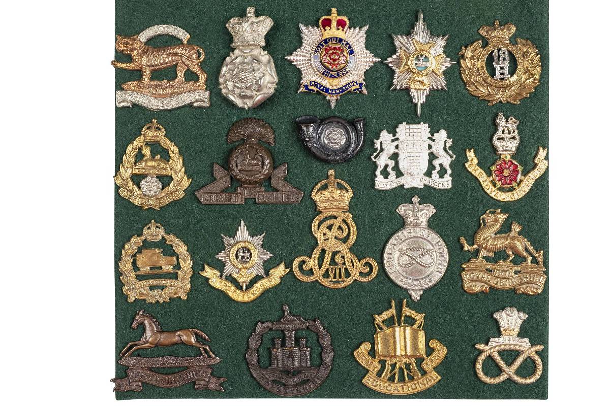 Lot 271 - British Badges.