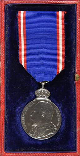 Lot 475 - Royal Victorian Medal