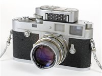 Lot 392 - Leica M2 rangefinder