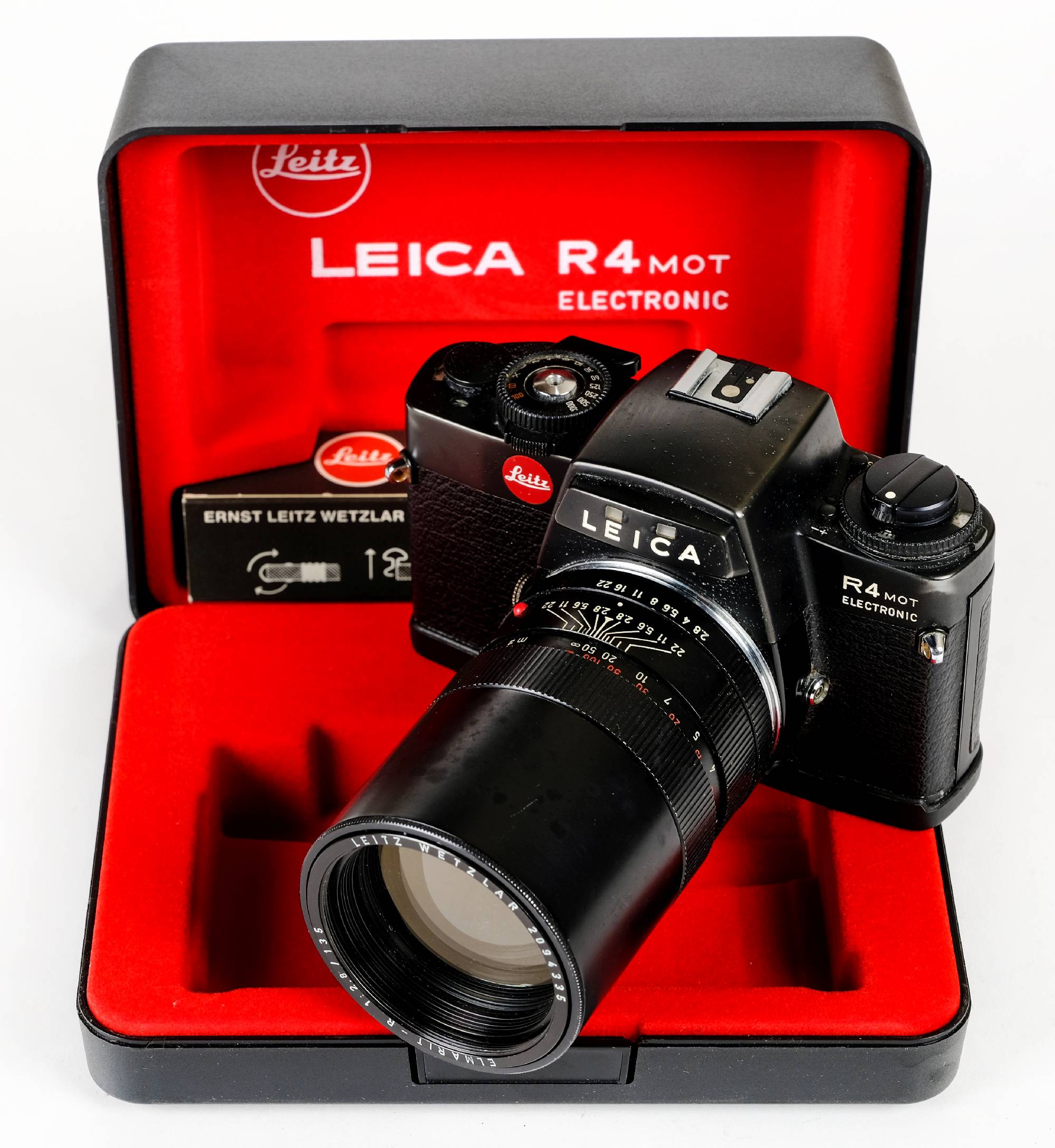 Lot 407 - Leica R4 MOT Electronic with Elmarit-R 135mm