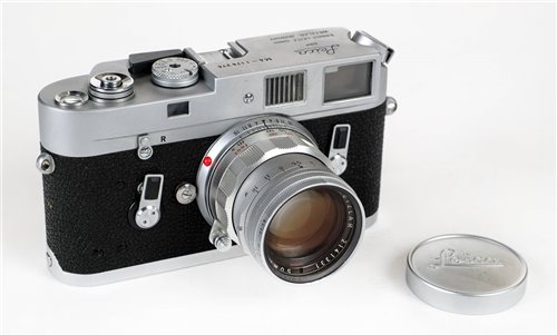 Lot 394 - Leica M4 rangefinder with Summicron 50mm f/2.