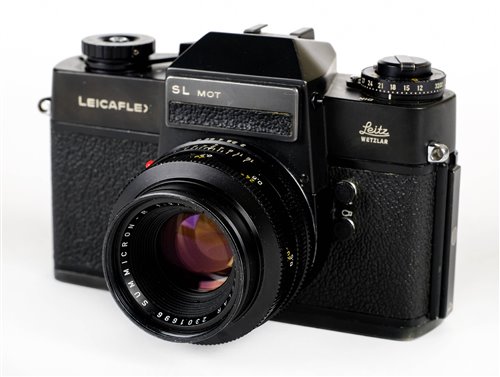 Lot 420 - Leicaflex SL MOT 35mm SLR camera with Summicron-R 50mm f/2 lens.