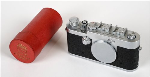 Lot 373 - Leica Ig chrome camera with Elmar "Mountain" 105mm f/6.3 lens.