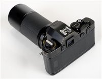 Lot 406 - Leica R3 MOT Electronic with Vario-Elmar-R 75-200mm f/4.5 zoom lens.