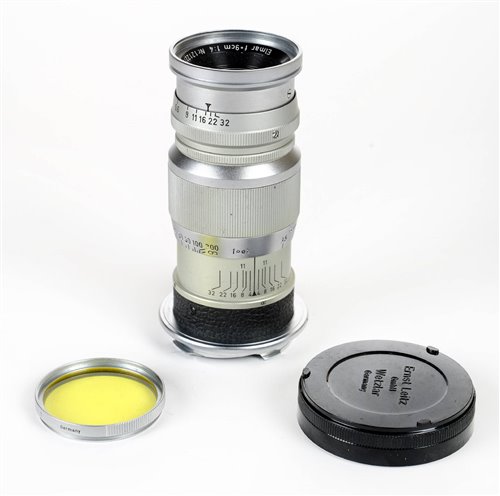 Lot 356 - Leica (Leitz) Elmar 90mm f/4 chrome lens for M-series.
