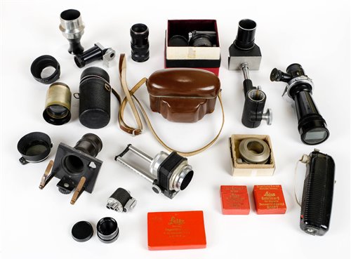 Lot 363 - Leica accessories.