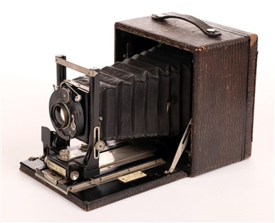 Lot 317 - Sanderson Regular Hand and Stand Camera (late 1920s) and other vintage cameras / accessories