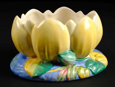 Lot 82 - Clarice Cliff. An Art Deco Clarice Cliff pottery lilly pad bowl
