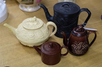 Lot 91 - Teapots. An early 19th century black basalt teapot, probably Spode