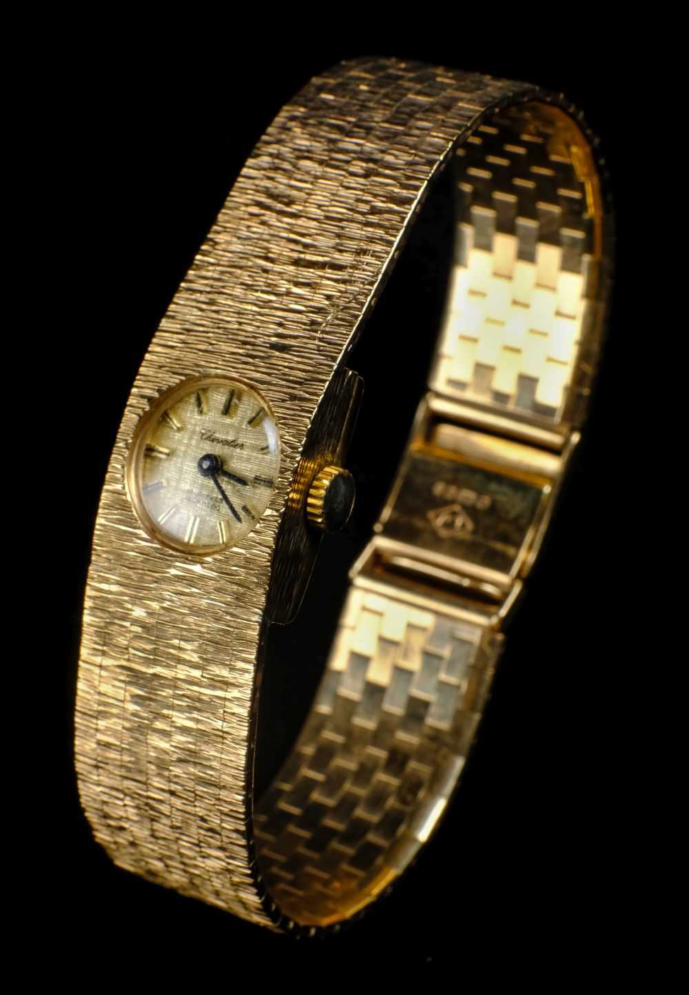 Lot 39 - Wristwatch. A 9ct gold ladies wristwatch
