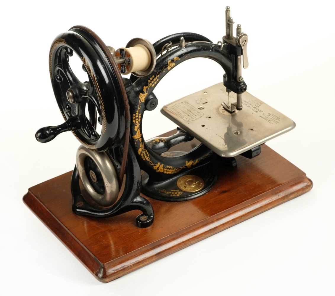 Lot 75 Sewing machine. A late 19th century sewing