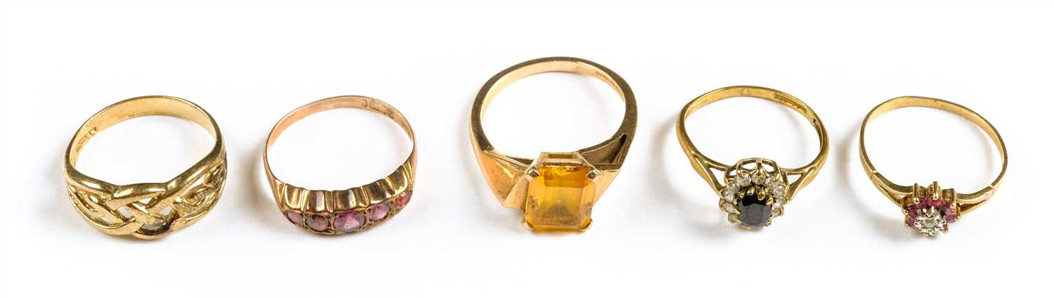 Lot 29 - Rings. Mixed 9ct gold ladies rings