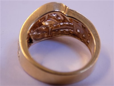 Lot 22 - Ring. An 18ct gold ring